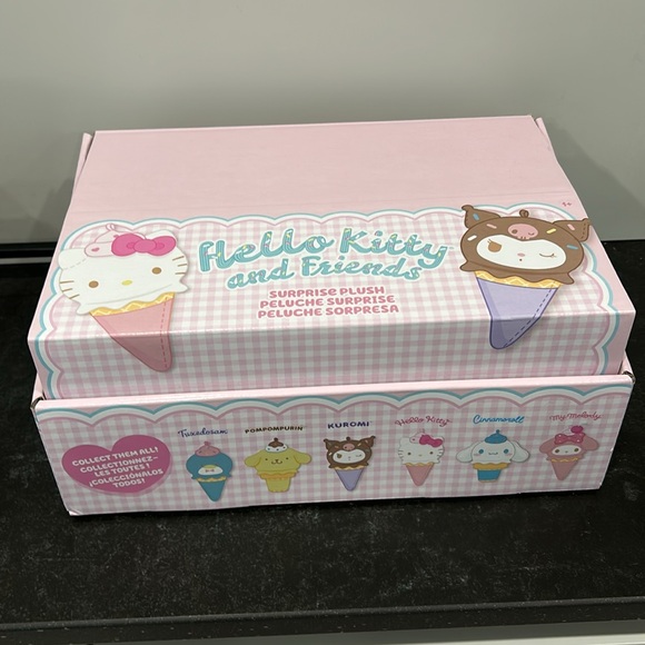 12 hello kitty blind boxes - new and sealed PLUS original box - Picture 5 of 6